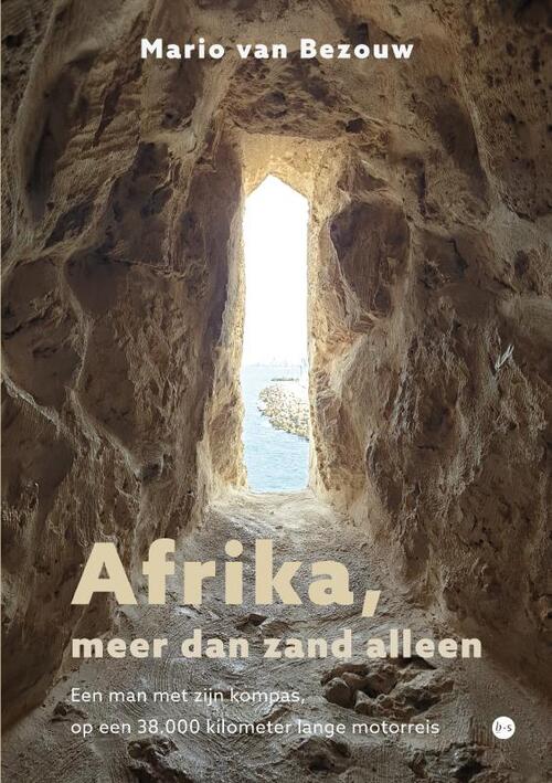 Mario van Bezouw Afrika, meer dan zand alleen -   (ISBN: 9789465094632)